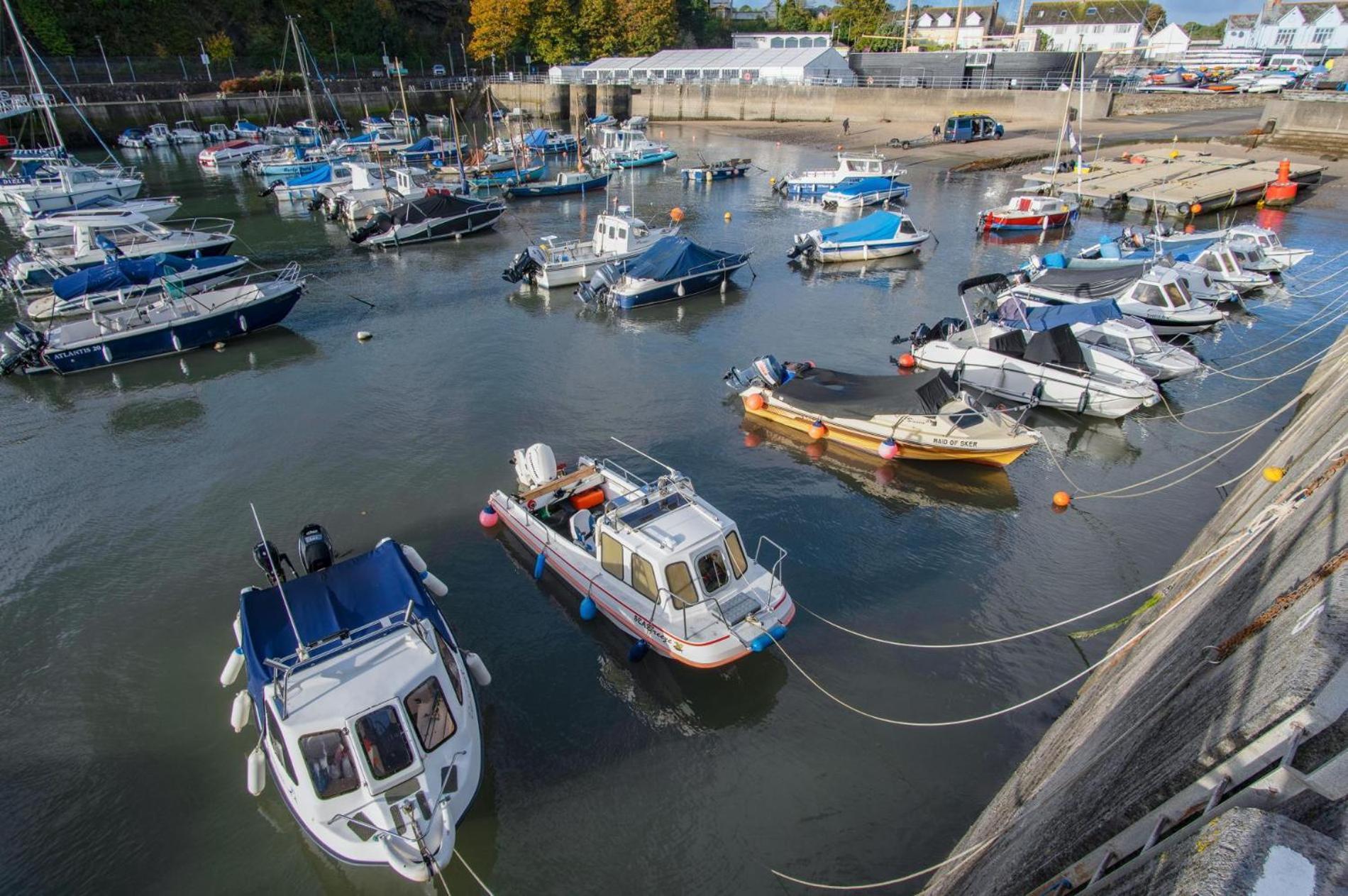Ocean Cabins No 3 At The Square - Saundersfoot Room photo